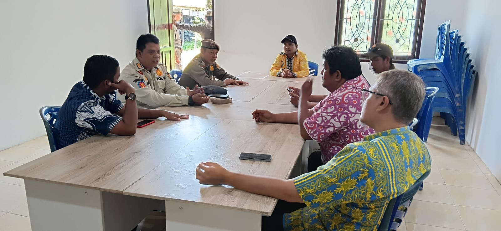 Koordinasi dan Monitoring Lapangan Terkait Masalah Bangunan Liar, Usaha Jualan Kayu dan Barang Rongsokan Dekat Bahu Jalan